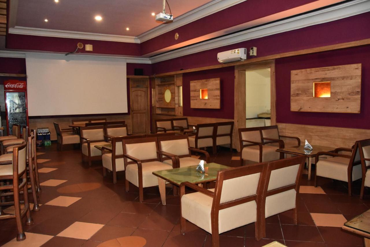 Poppys Vista Hotel Thirumurugan Poondi Kültér fotó