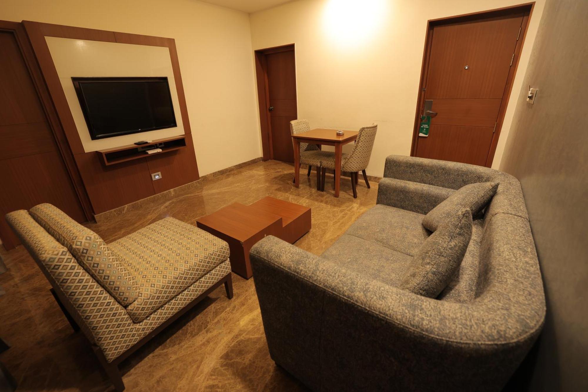 Poppys Vista Hotel Thirumurugan Poondi Kültér fotó