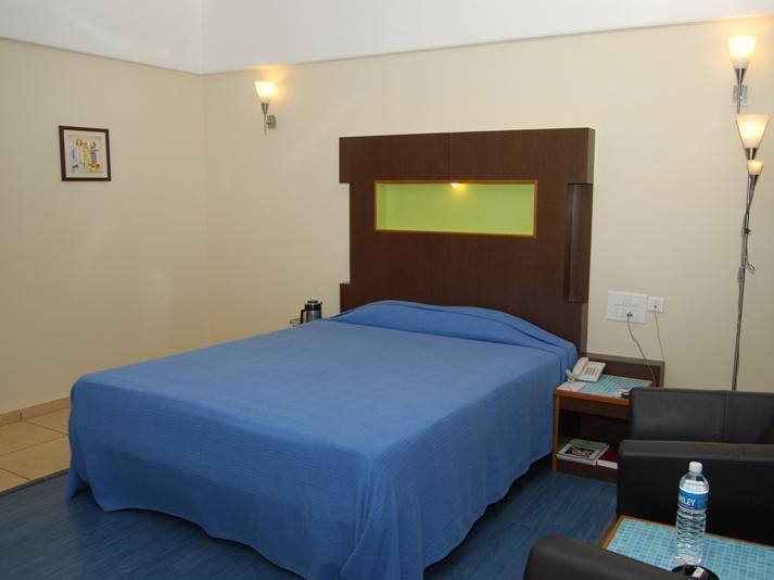 Poppys Vista Hotel Thirumurugan Poondi Kültér fotó